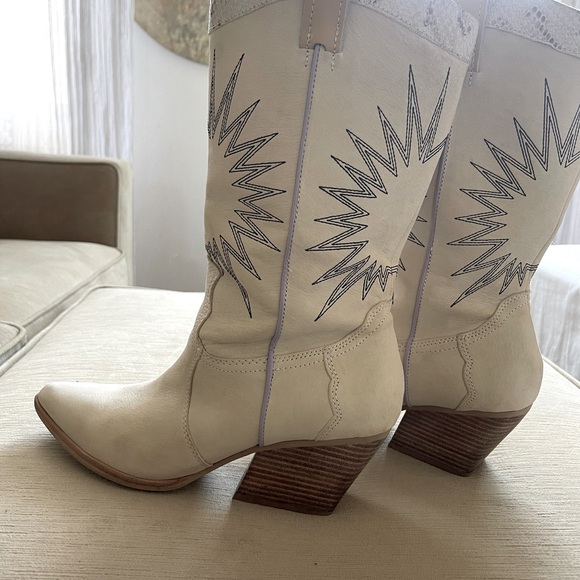 Dolce Vita Cowgirl calf high Boots. Sz 10. - Picture 2 of 16